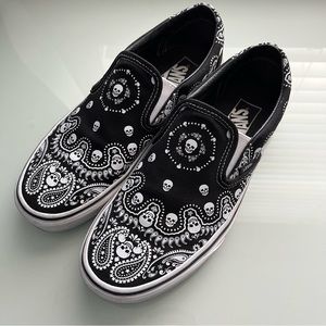 Unisex Skull Bandana Slip On Vans Sz. W10 M8.5